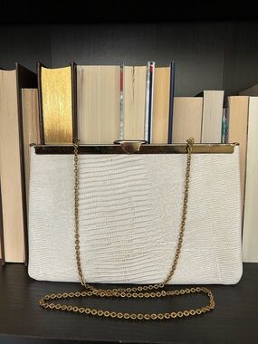 Etra - Vintage Elegant Cream Lizard-Texture Clutch with Tuck away Chain Handle